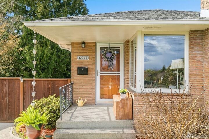 Property Photo:  6533 52nd Ave S  WA 98118 