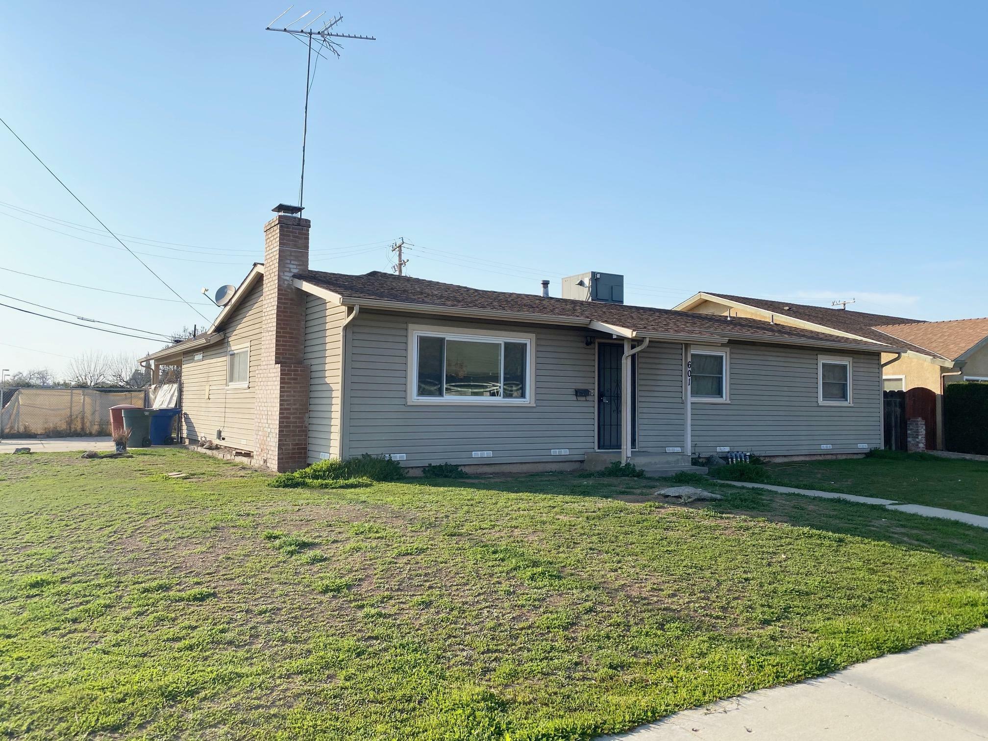 Property Photo:  601 N Acacia Street  CA 93286 