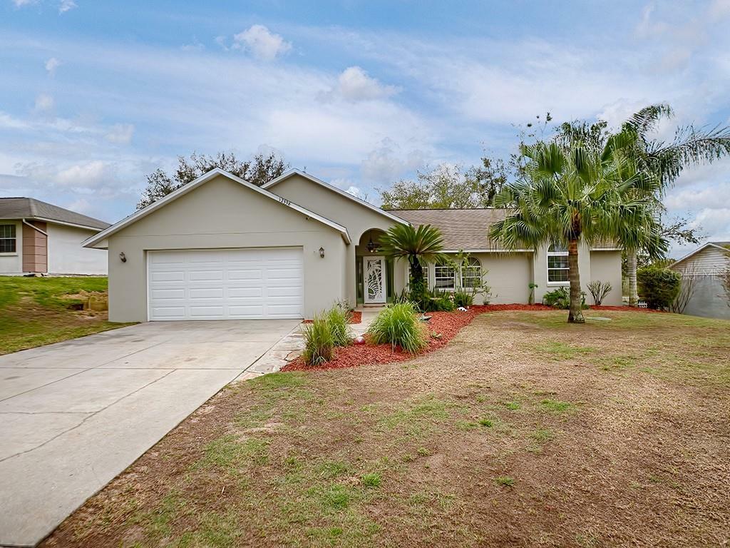 Property Photo:  12338 Wedgefield Drive  FL 32735 