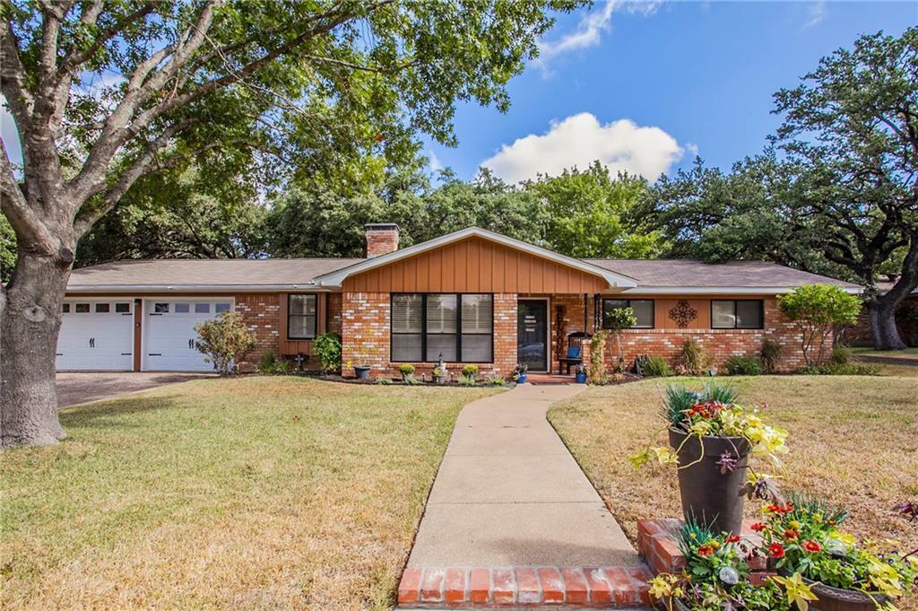 Property Photo:  1039 Southwood Drive  TX 76712 