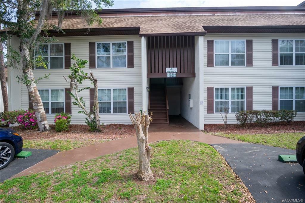 Property Photo:  2400 Forest Drive Bldg 6 #223  FL 34453 