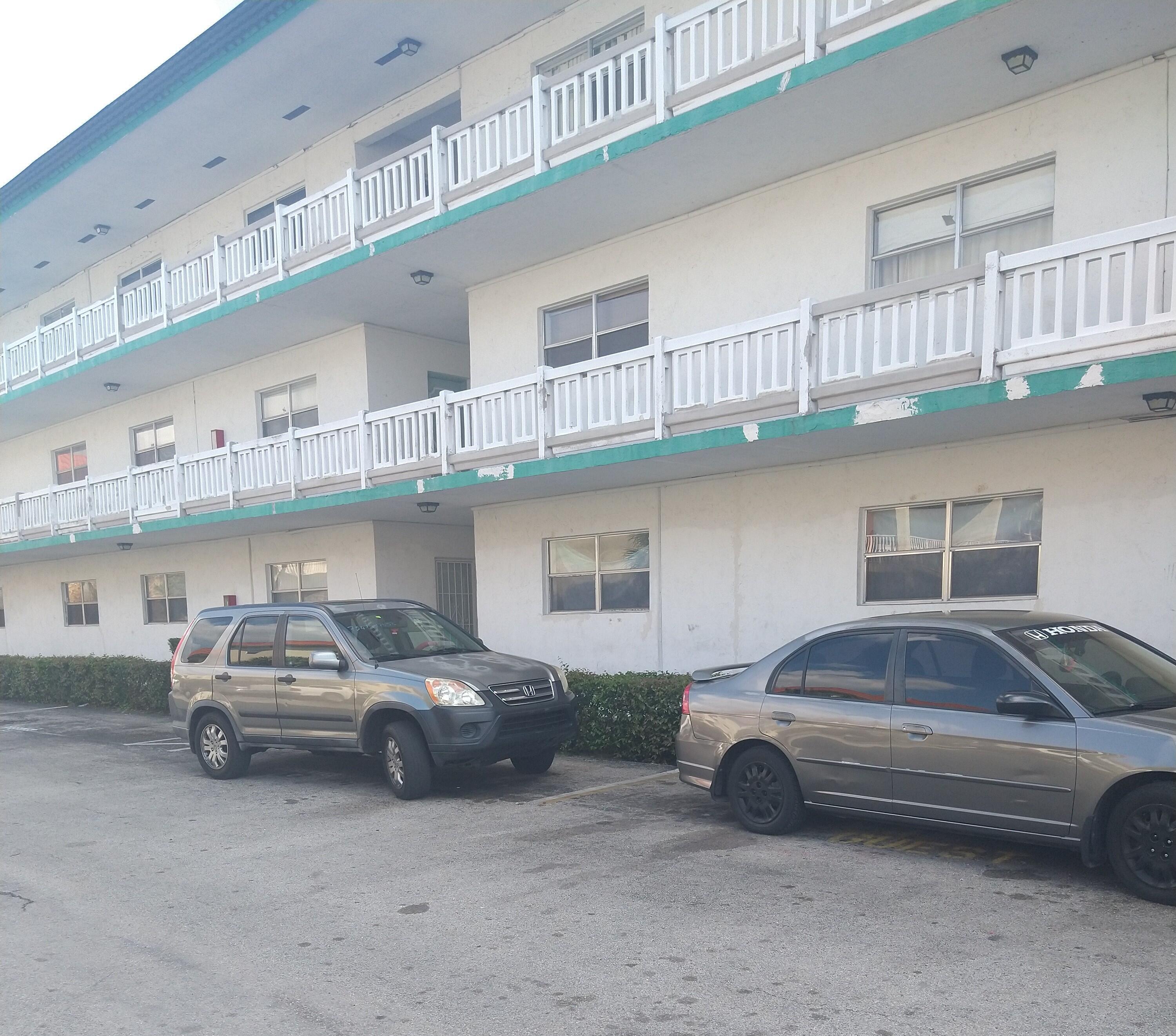 Property Photo: 5861 NW 16th Place 107 FL 33313
