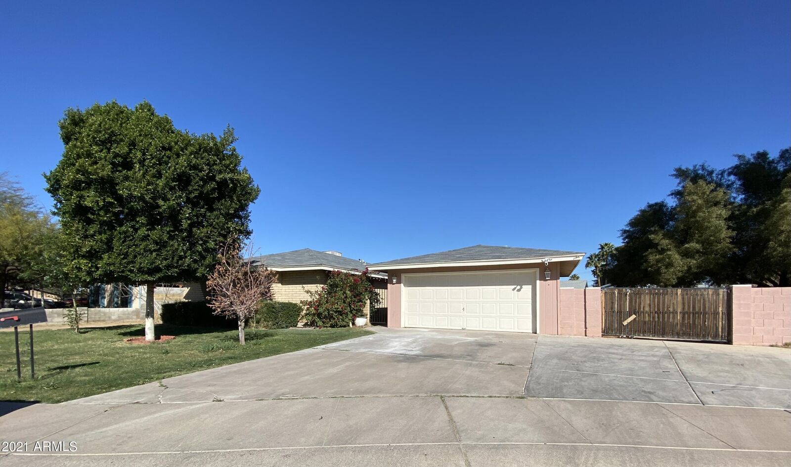 Property Photo:  3450 W Kaler Drive  AZ 85051 