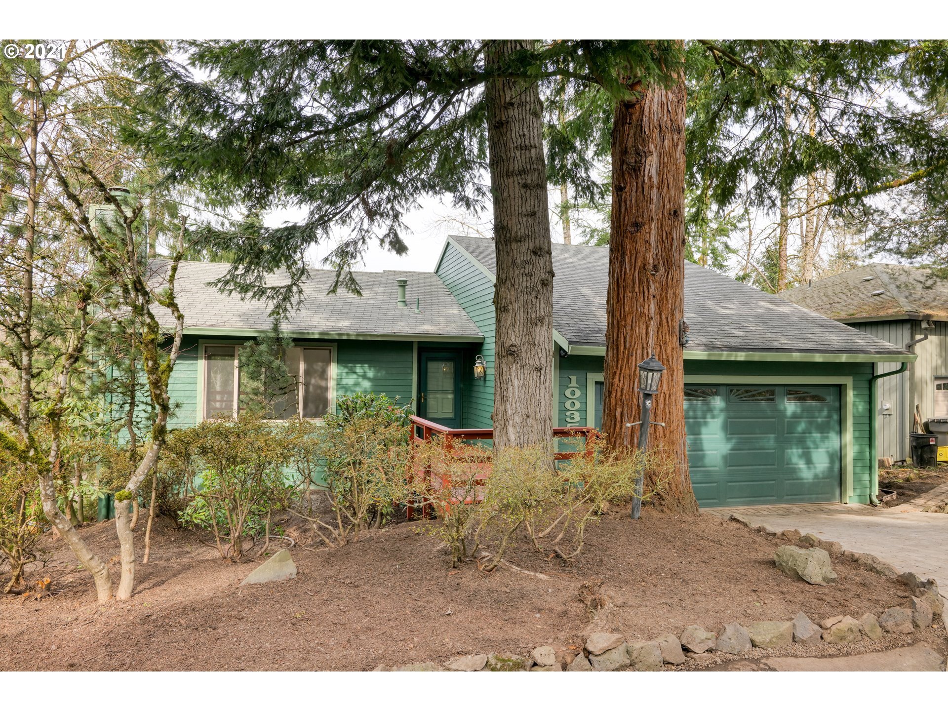 Property Photo: 10035 SW Quail Post Rd OR 97219