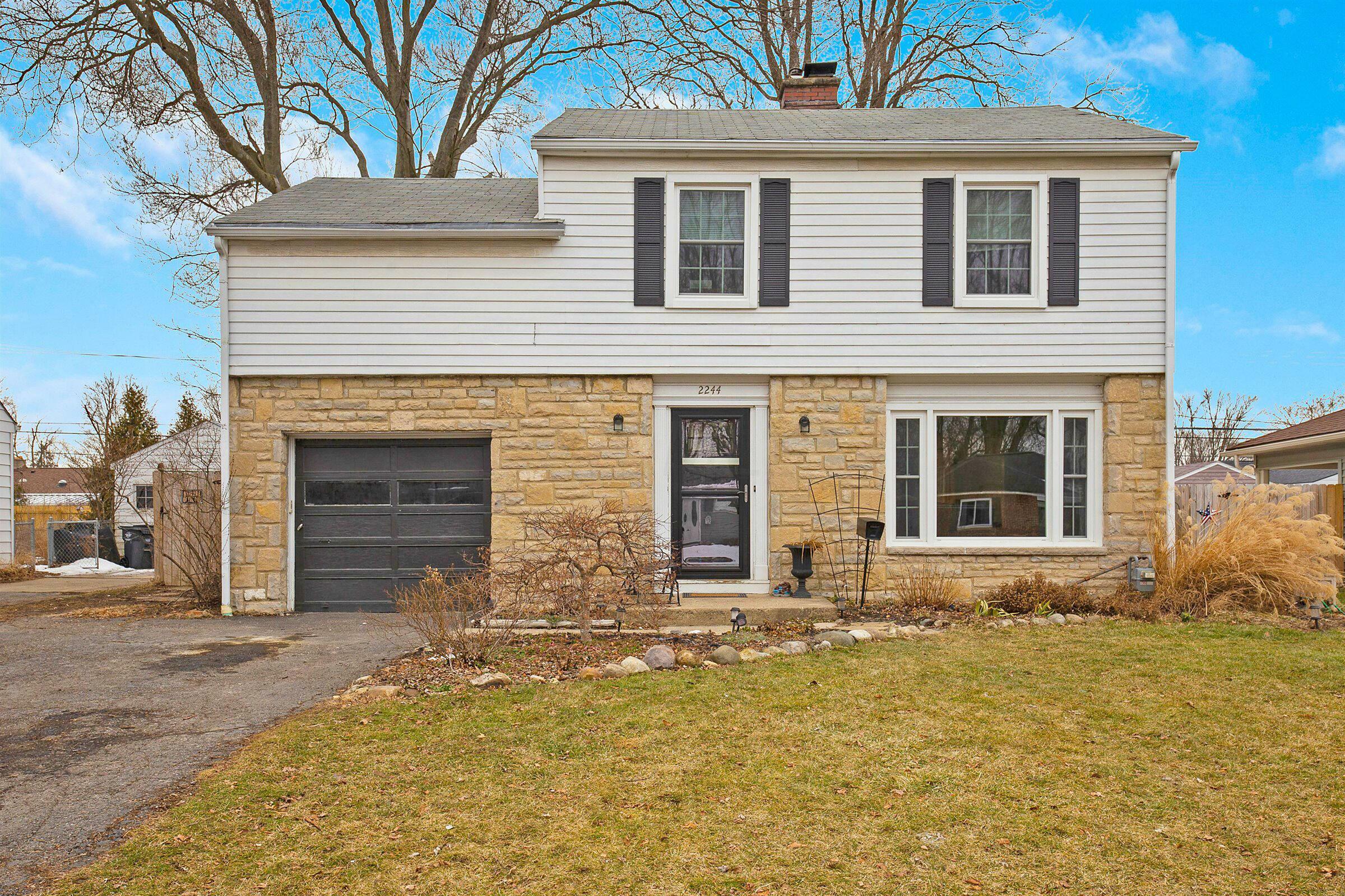 Property Photo: 2244 Woodstock Road OH 43221