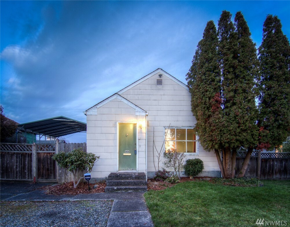 Property Photo:  2428 Humboldt  WA 98225 