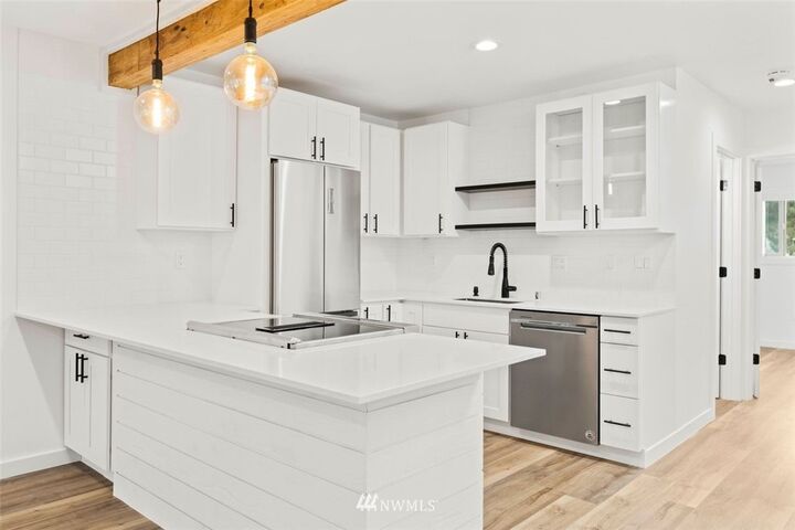 Property Photo: 9623 S 248th Street D7 WA 98030