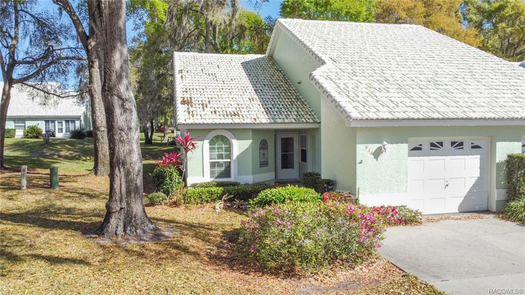 Property Photo:  816 Windermere Boulevard  FL 34453 