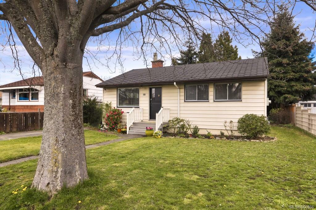 Property Photo: 1725 Amphion St BC V8R 4Z8