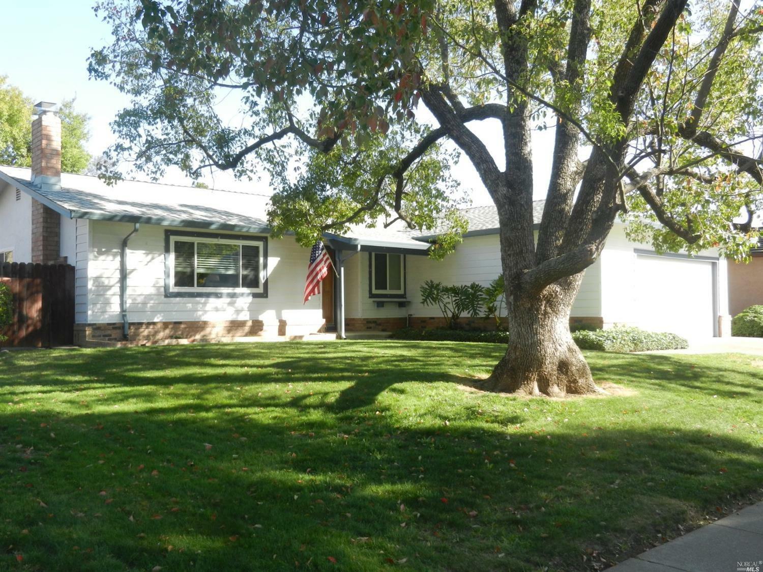 Property Photo: 607 Corte Castro CA 95688