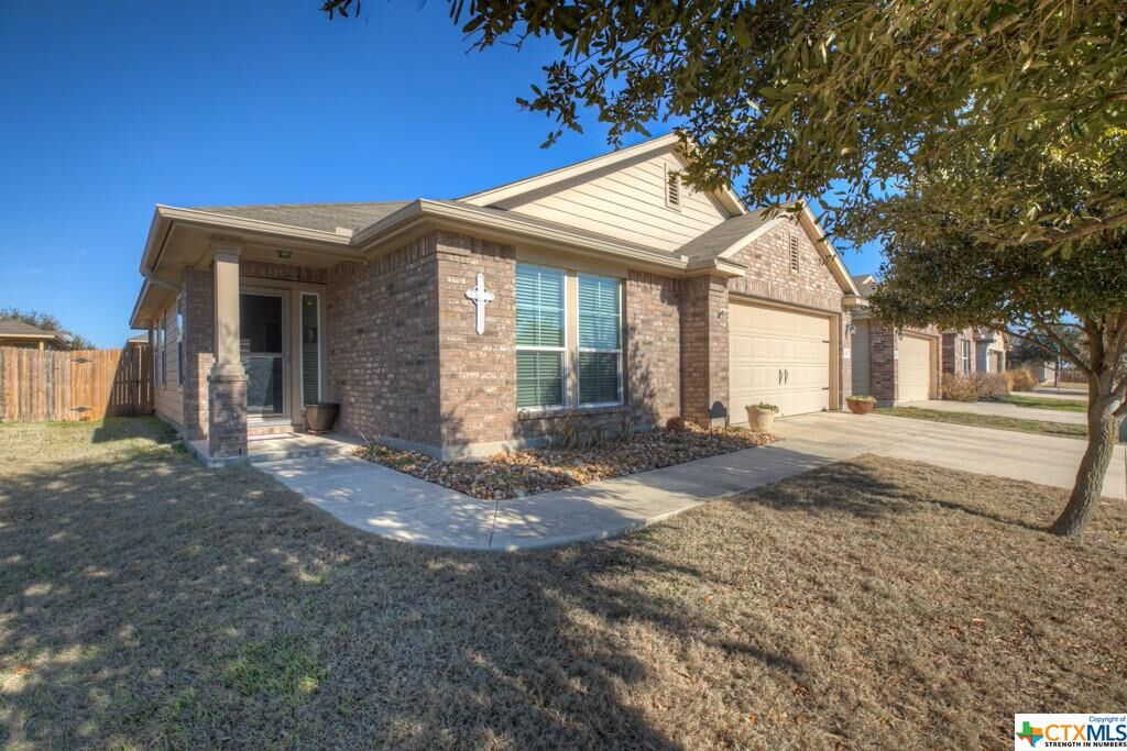 Property Photo: 417 Capistrano Drive TX 78666