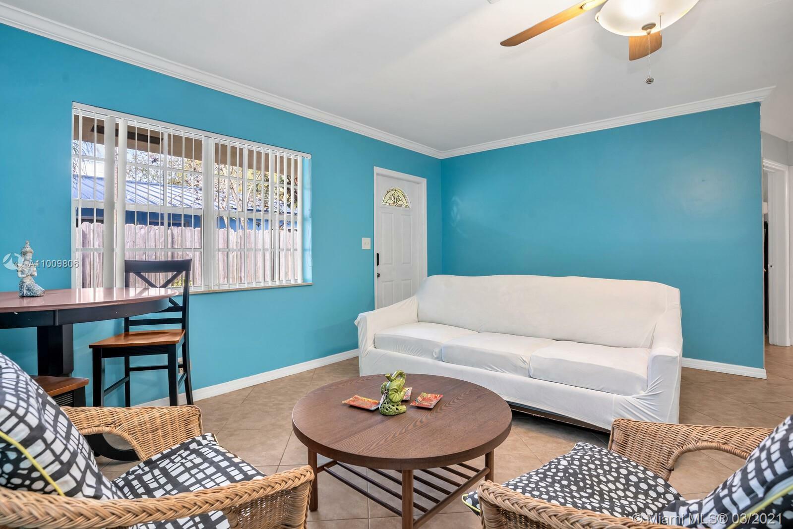 Property Photo:  300 SW 8th St 1  FL 33315 