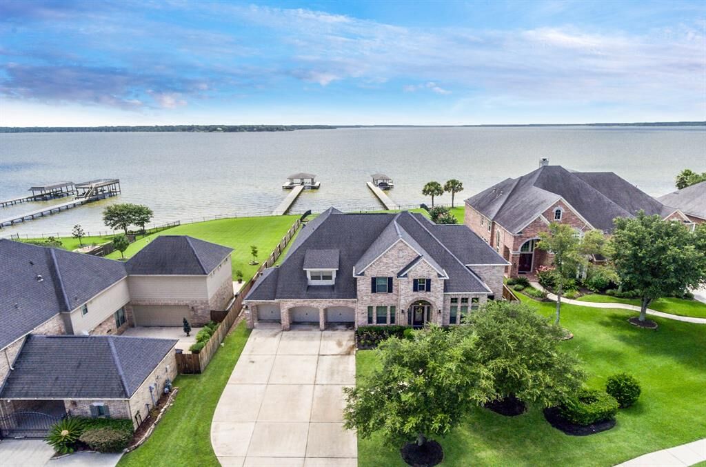 Property Photo:  13710 Elm Shores Drive  TX 77044 