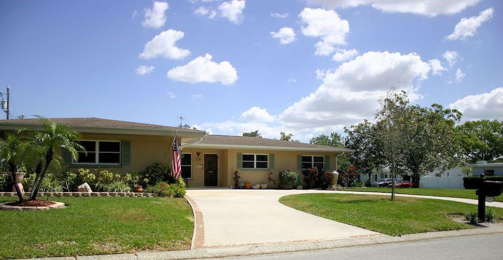 Property Photo:  195 Overbrook Street W  FL 33770 