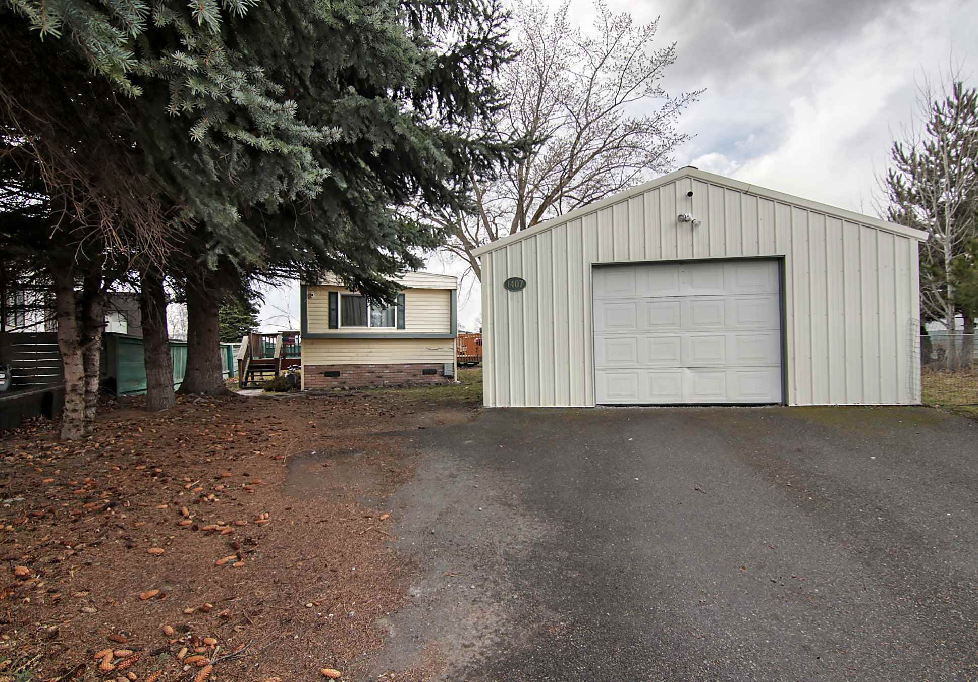 Property Photo:  1407 N Aladdin Rd  WA 99016 