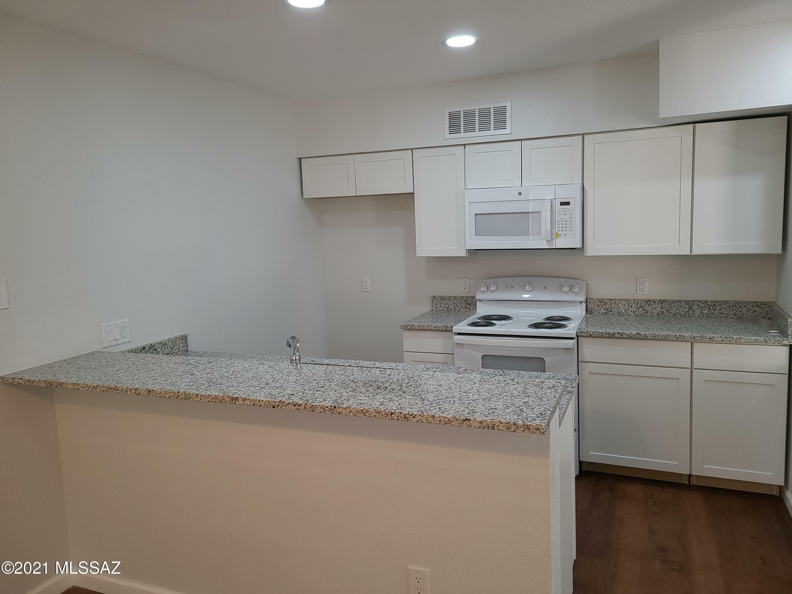 Property Photo:  5642 S Wood Crest Drive  AZ 85746 