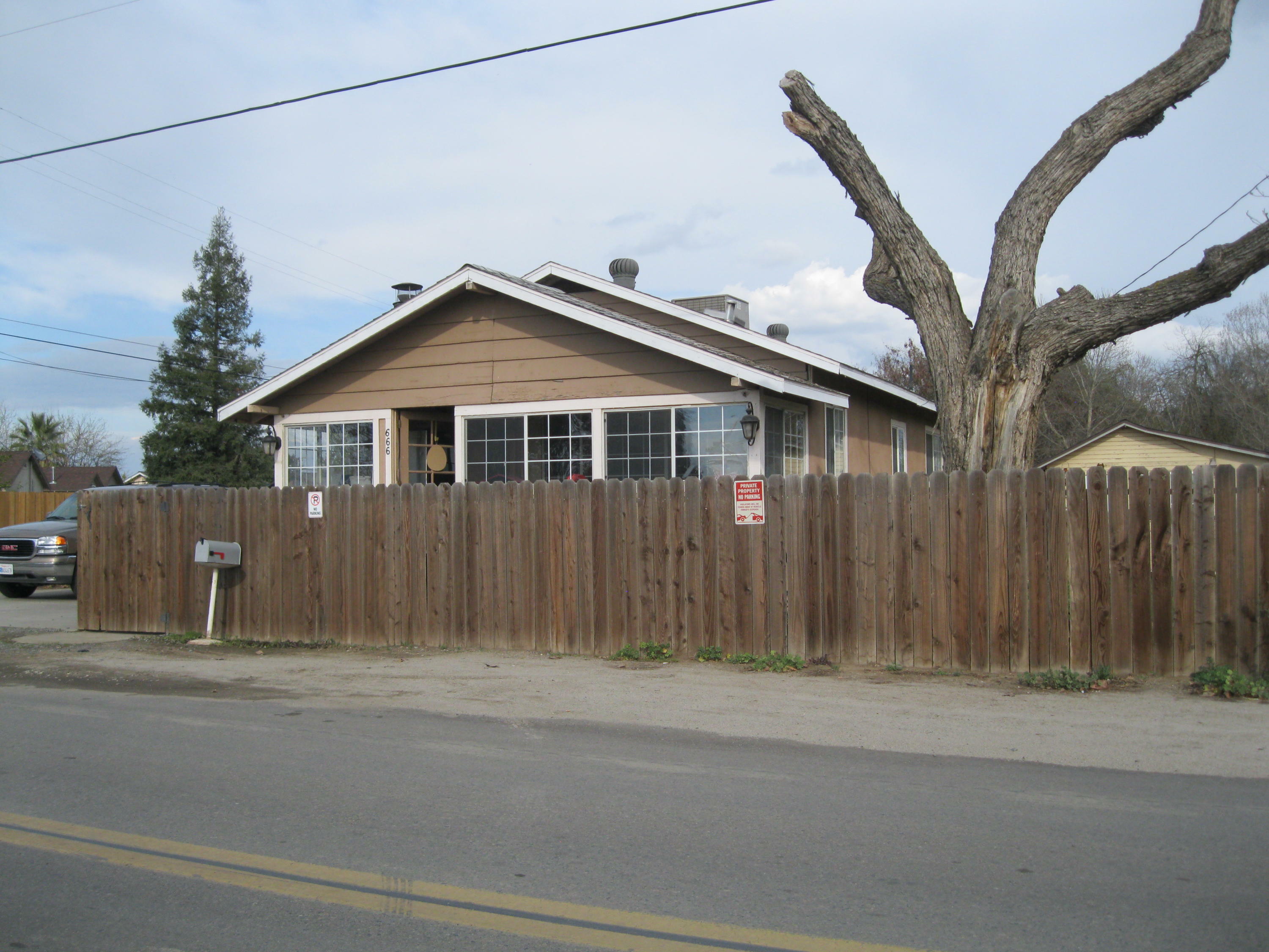 Property Photo:  666 S Enterprise Street  CA 93274 