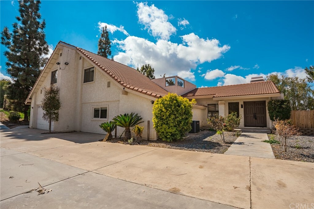 Property Photo:  14850 Multiview Drive  CA 92570 