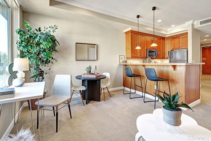 Property Photo:  10047 Main St 504  WA 98004 