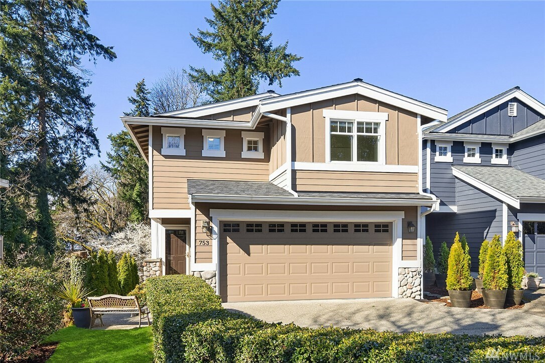 Property Photo:  753 State St S  WA 98033 