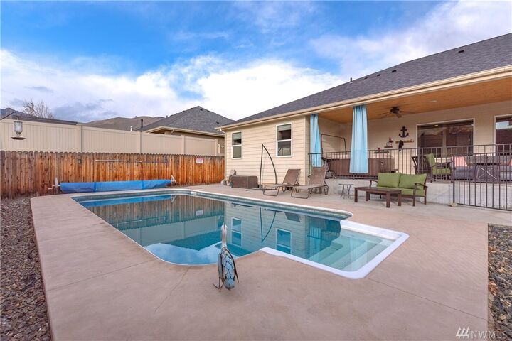 Property Photo:  2109 Sage Grouse Rd  WA 98801 