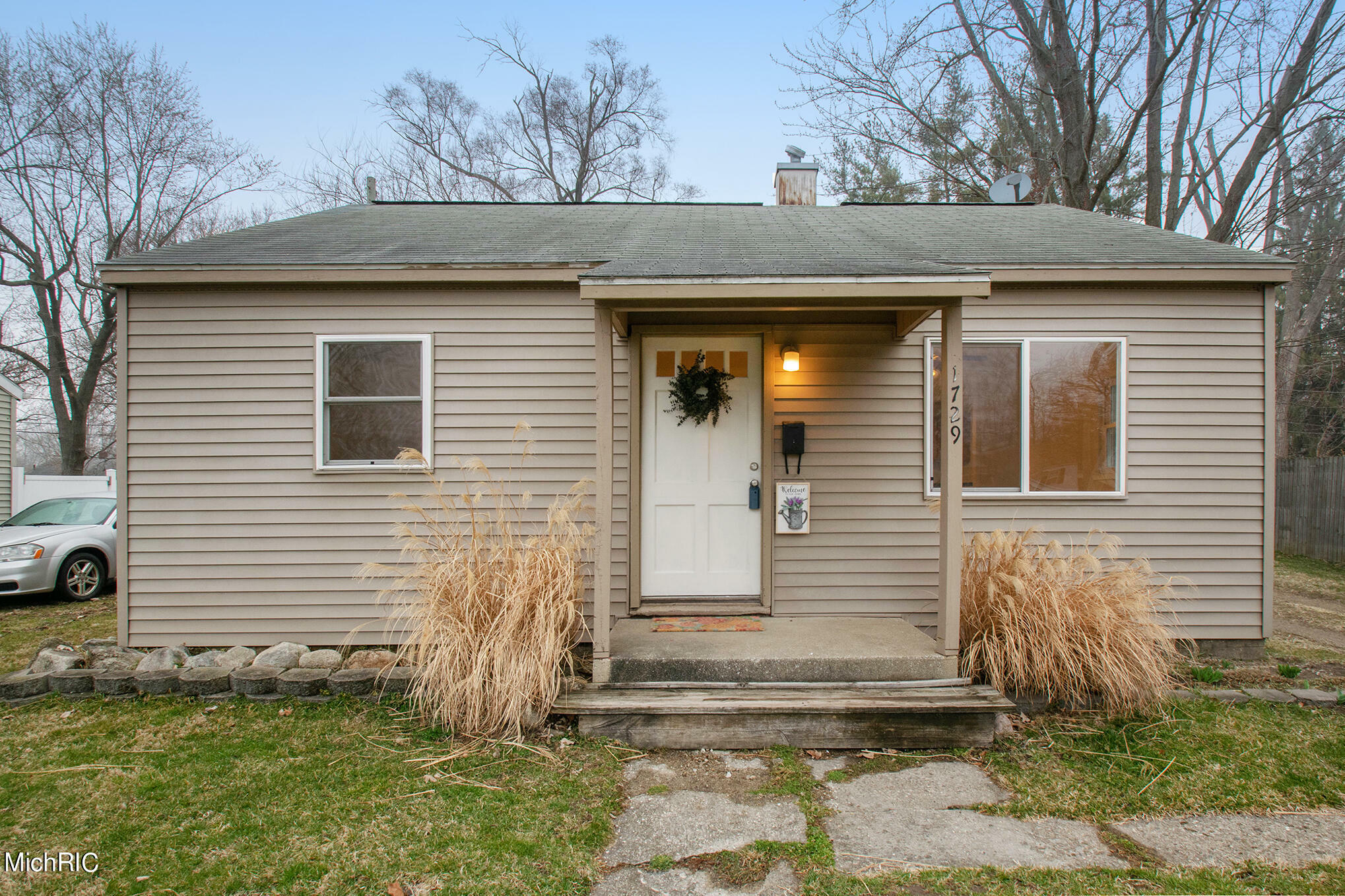 Property Photo:  1729 Sycamore Street  MI 49120 