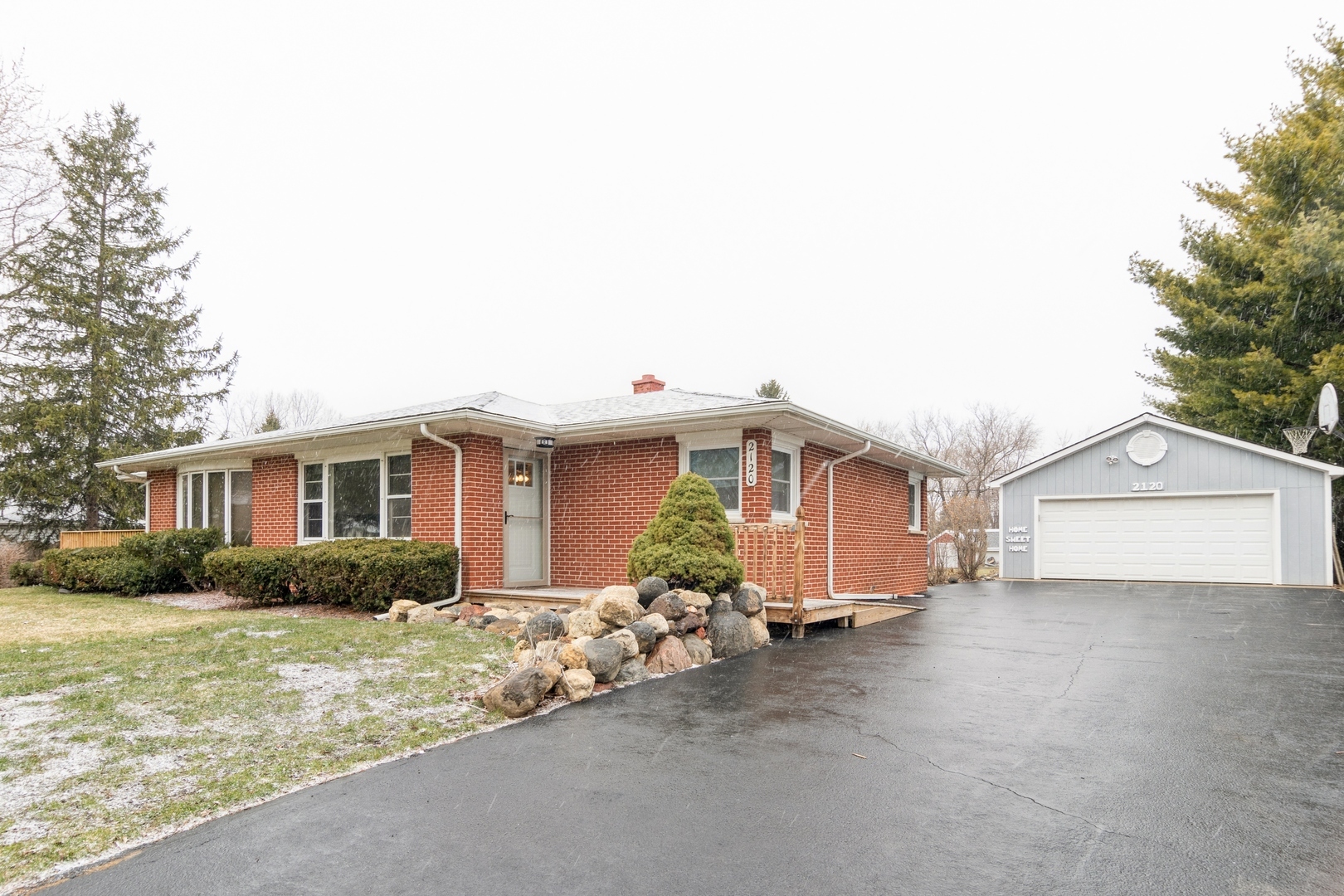 Property Photo:  2120 Poplar Avenue  IL 60133 