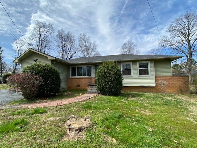 Property Photo:  202 Forest Ave  TN 37160 