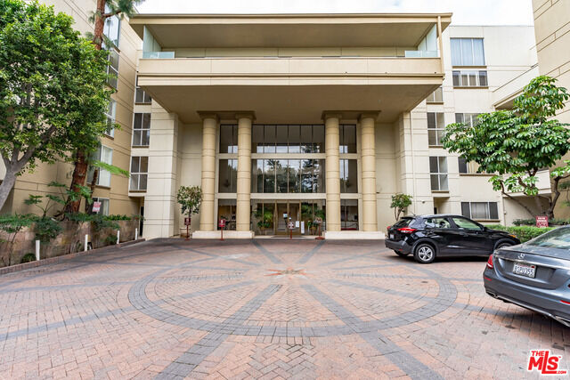 Property Photo:  4949   Genesta Ave 315  CA 91316 