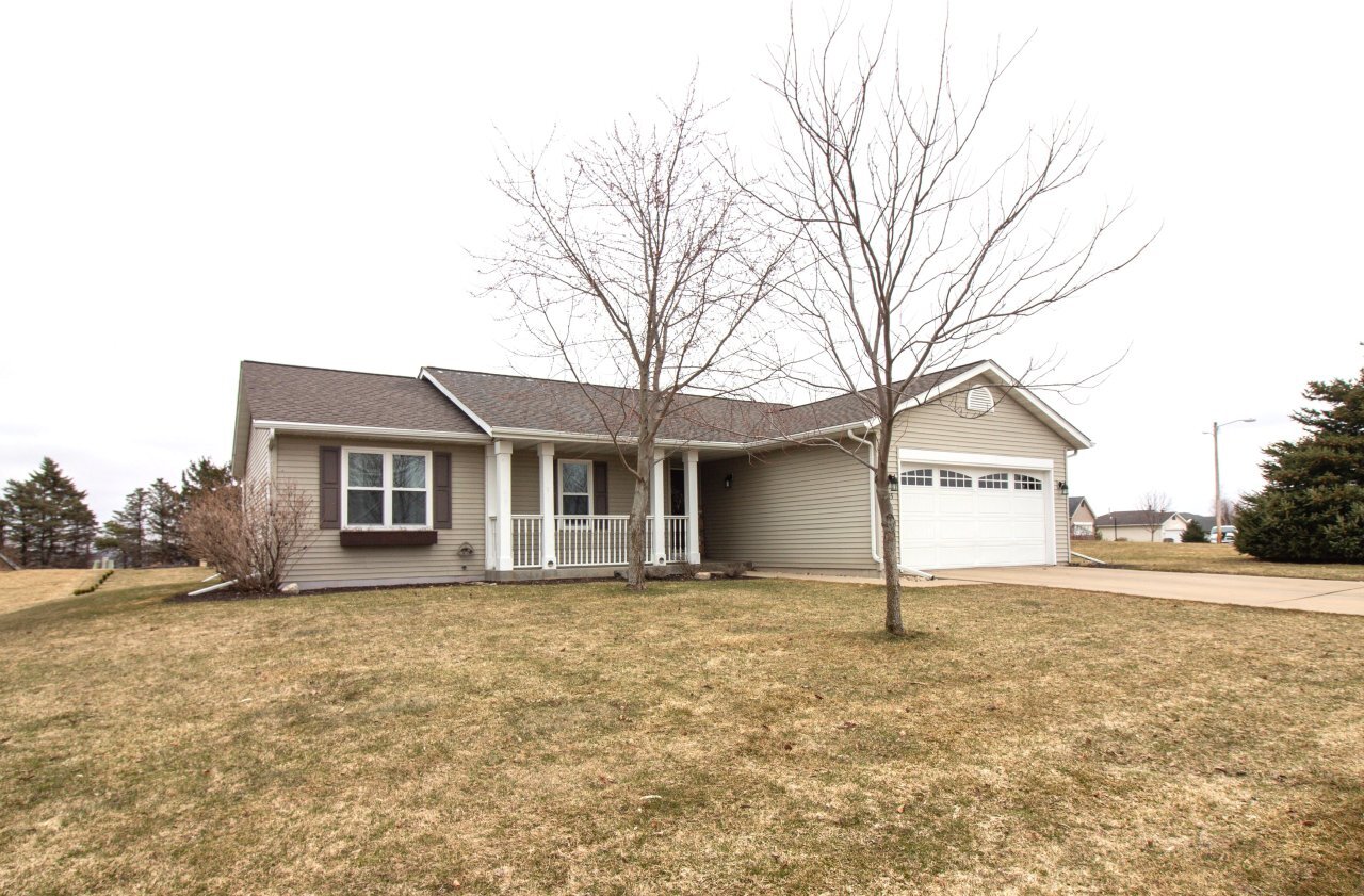 Property Photo:  505 Autumn Crest Dr  WI 53094 
