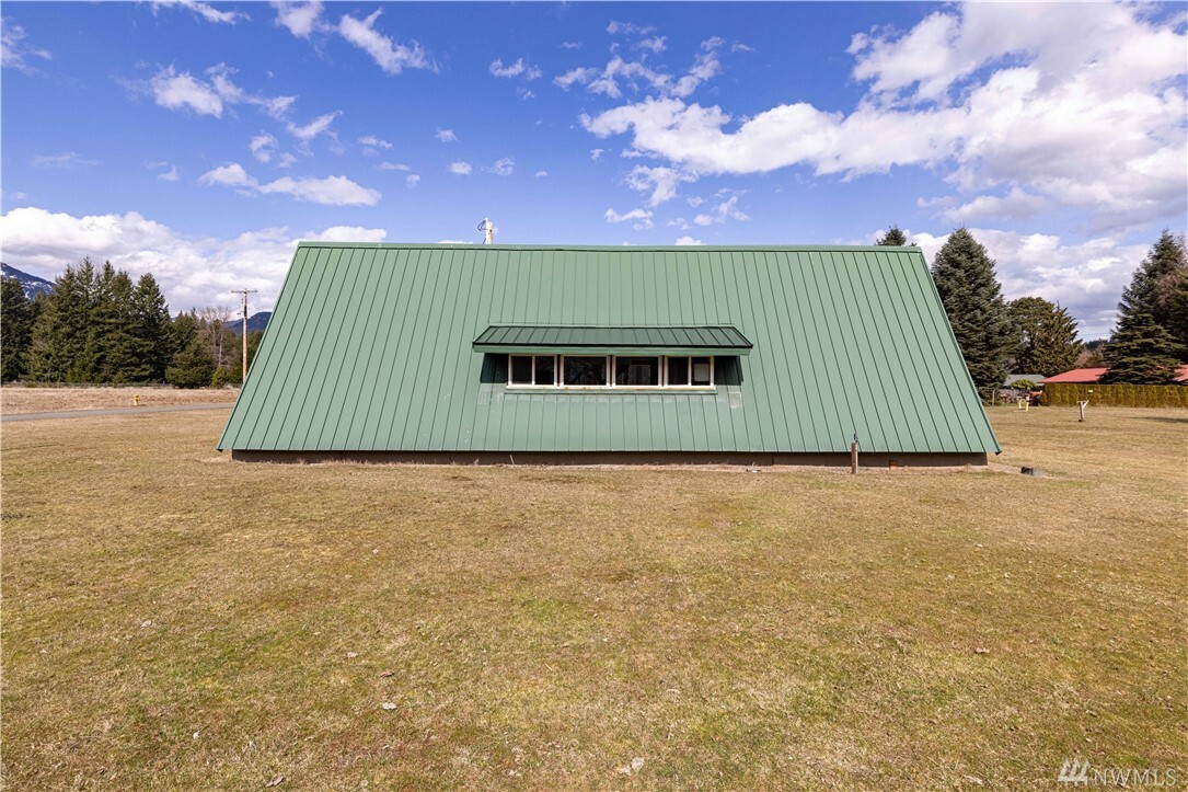 Property Photo:  128 Williame St W  WA 98937 