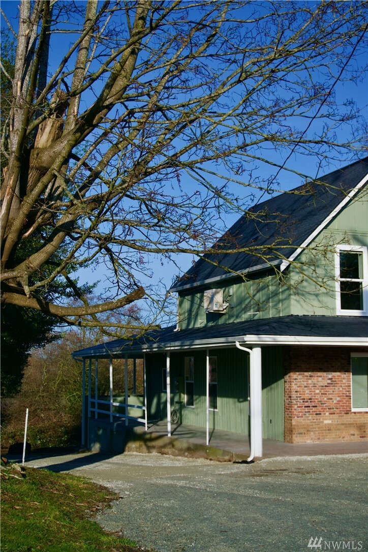 Property Photo:  517 N 1st St  WA 98273 