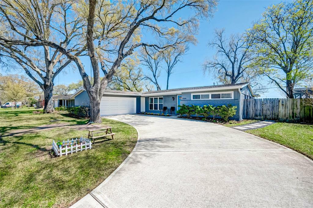 Property Photo:  11519 Gaymoor Drive  TX 77035 