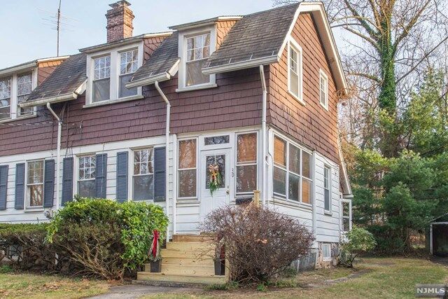 Property Photo:  30 Buttonwood Road  NJ 07021 