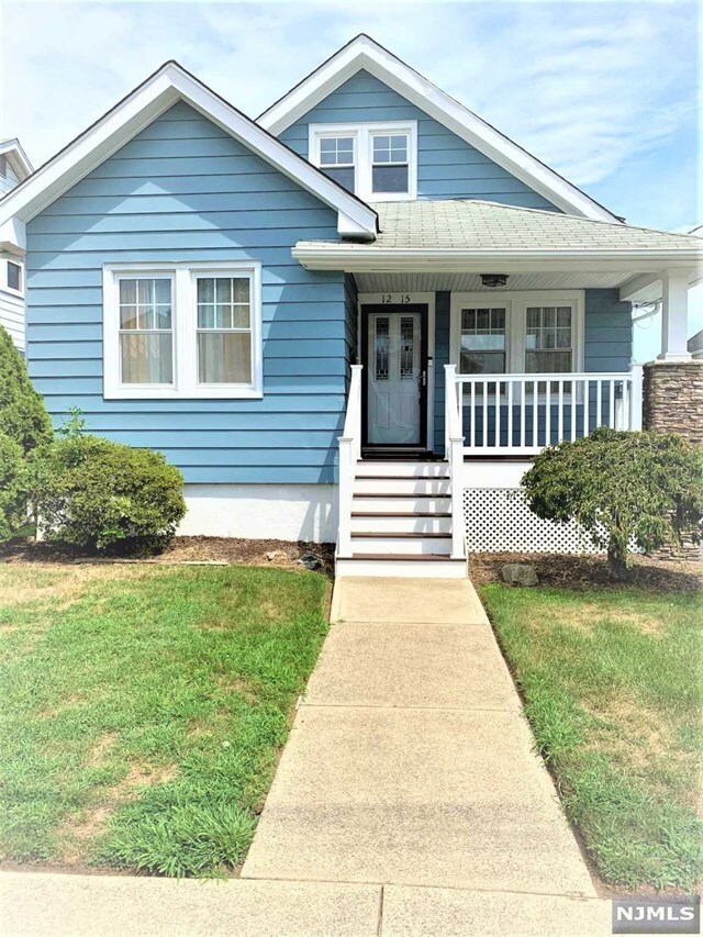 Property Photo:  