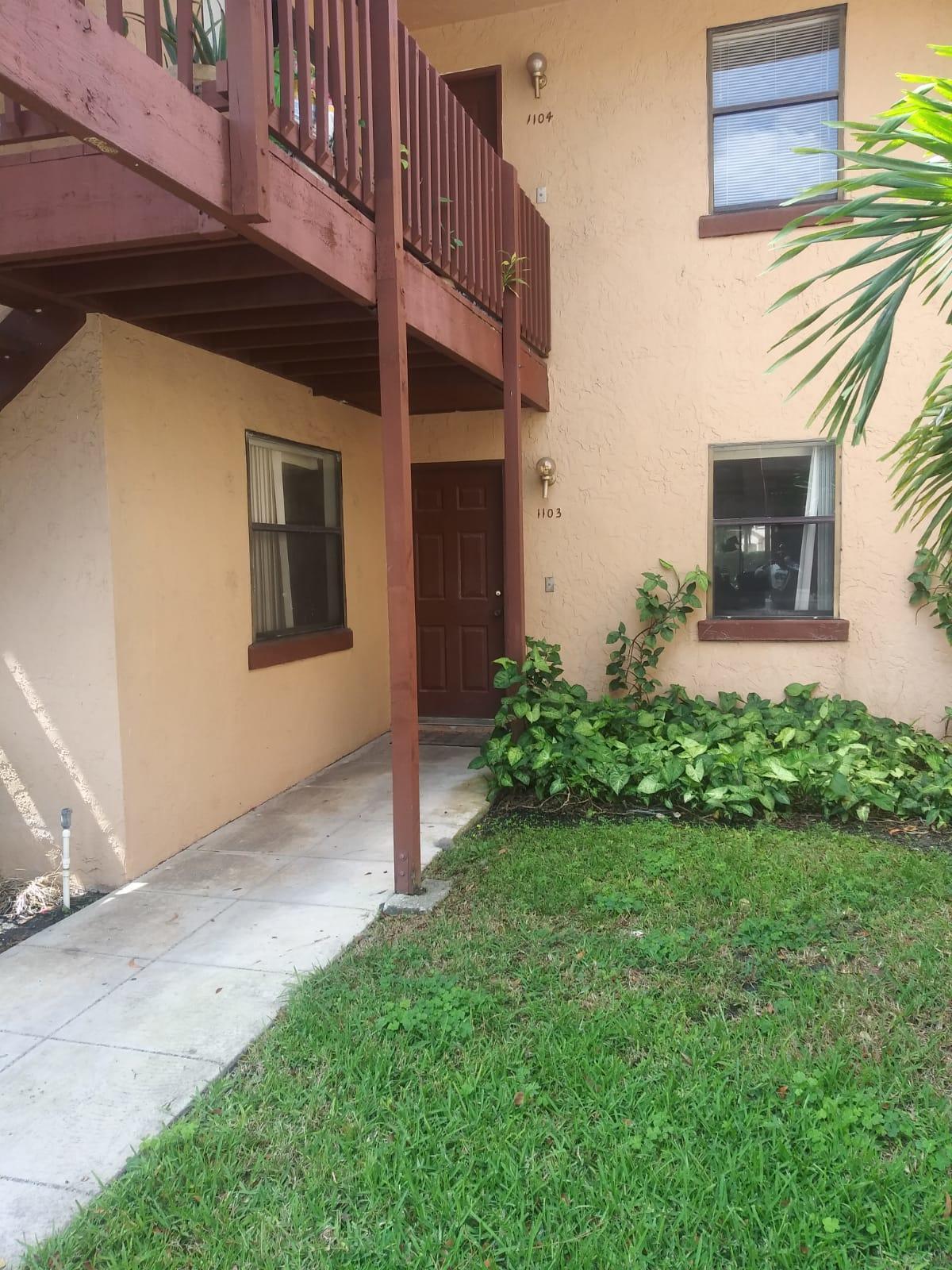 Property Photo: 1103 Lakeview Drive E 1103 FL 33411