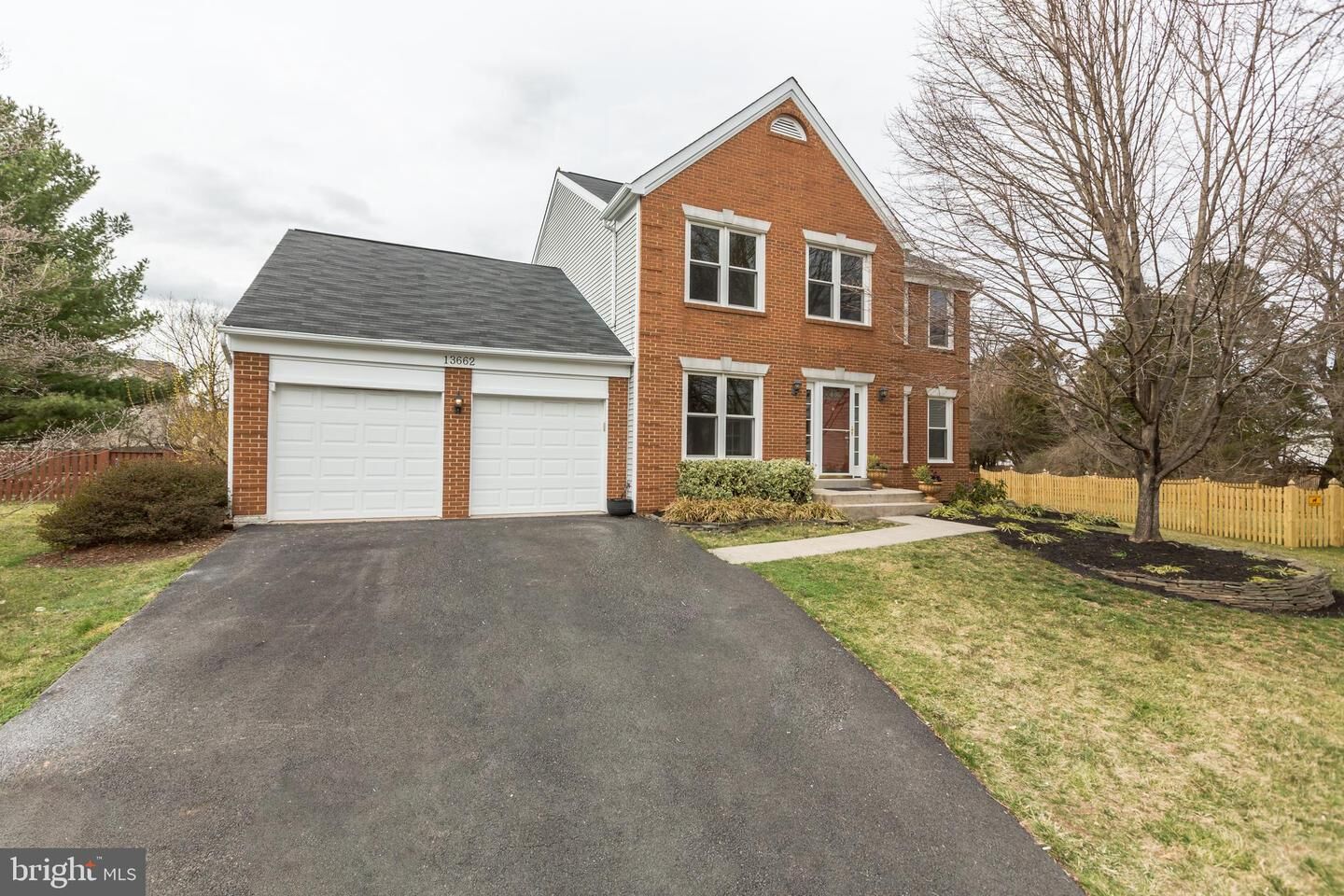 Property Photo:  13662 Kew Garden Court  VA 20151 