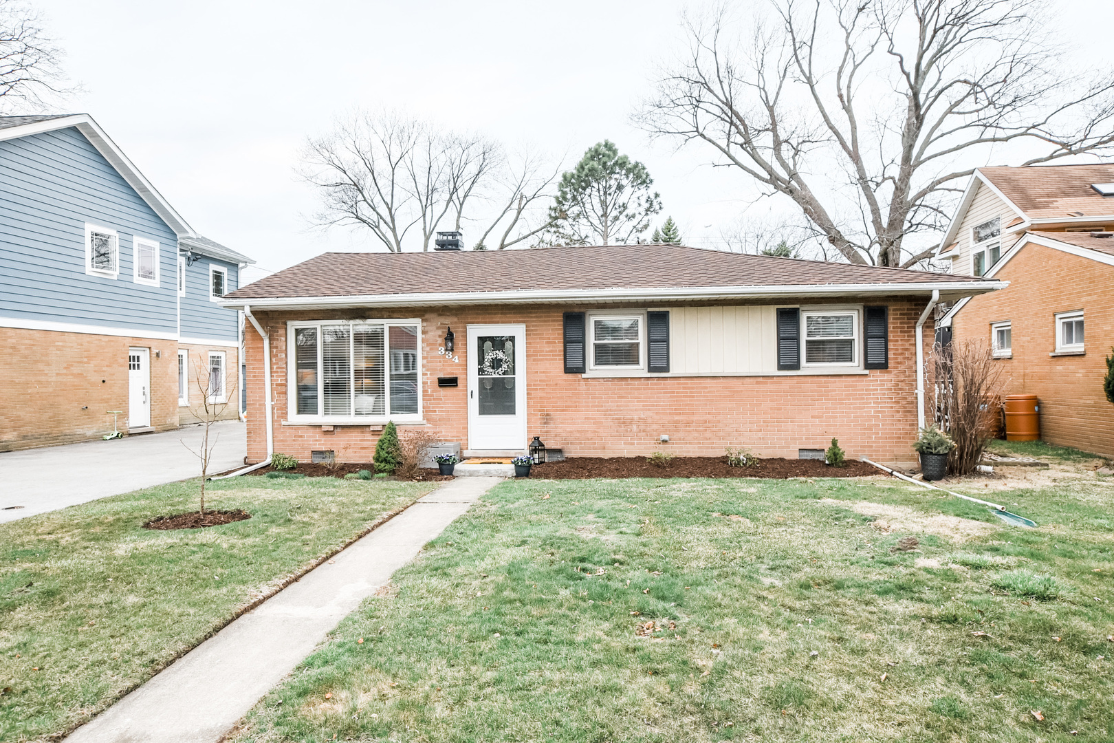 Property Photo:  334 Newberry Avenue  IL 60526 