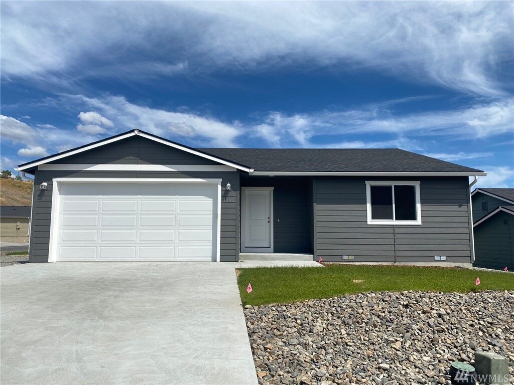 Property Photo:  1085 S Nevada Ave  WA 98802 