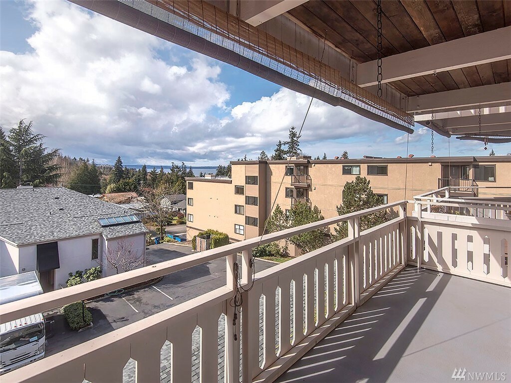 Property Photo:  1110 5th Ave S #303  WA 98020 