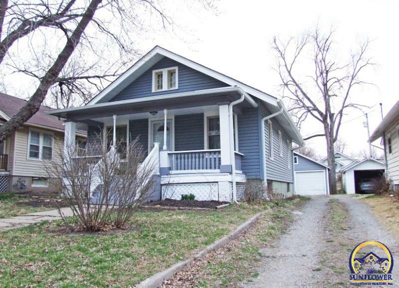 Property Photo:  2225 SW Kenilworth Ct  KS 66606 