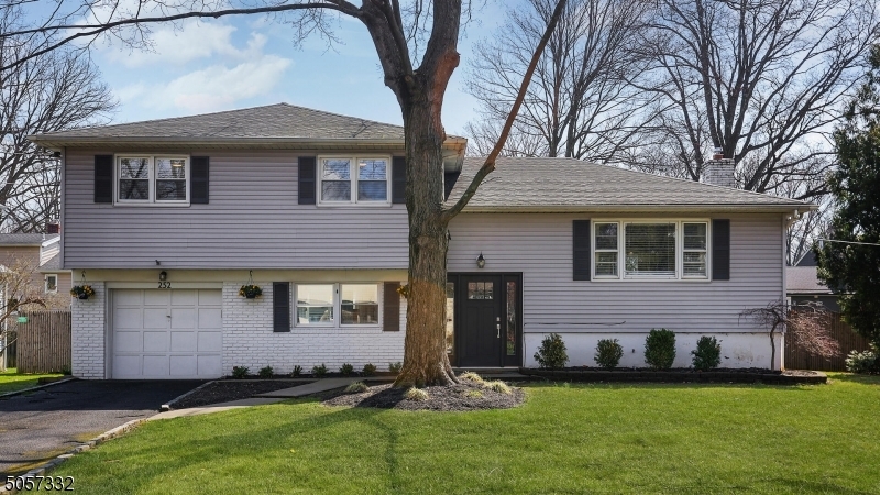 Property Photo:  252 Welch Way  NJ 07090 