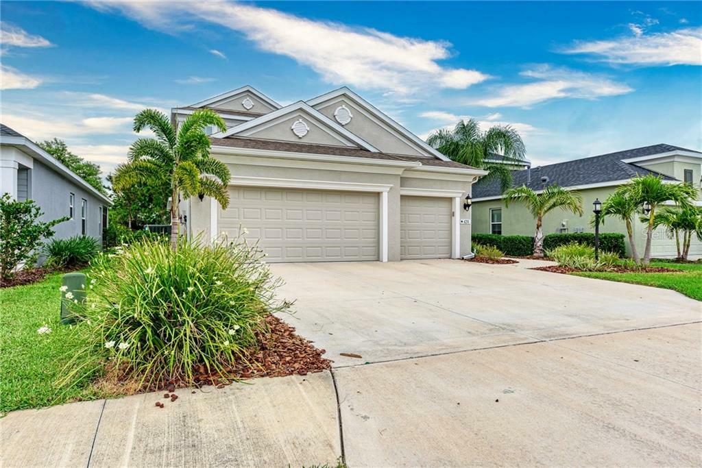 Property Photo:  4251 Cottage Hill Avenue  FL 34219 