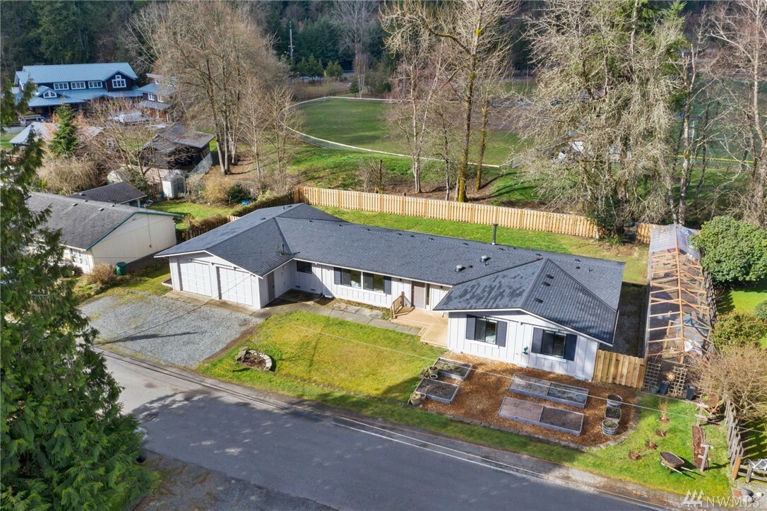 Property Photo:  8625 307th Ave SE  WA 98050 