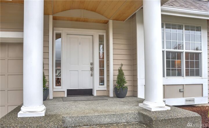 Property Photo:  1035 1st Place SE  WA 98027 