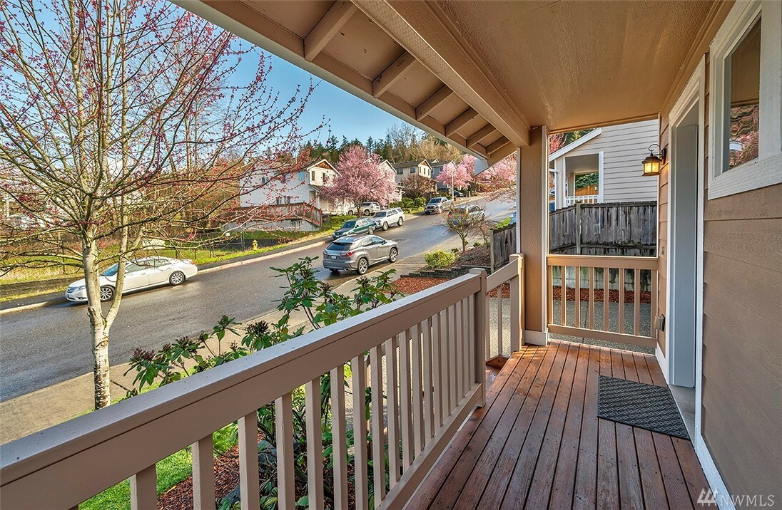 Property Photo:  407 S 53rd Place  WA 98055 