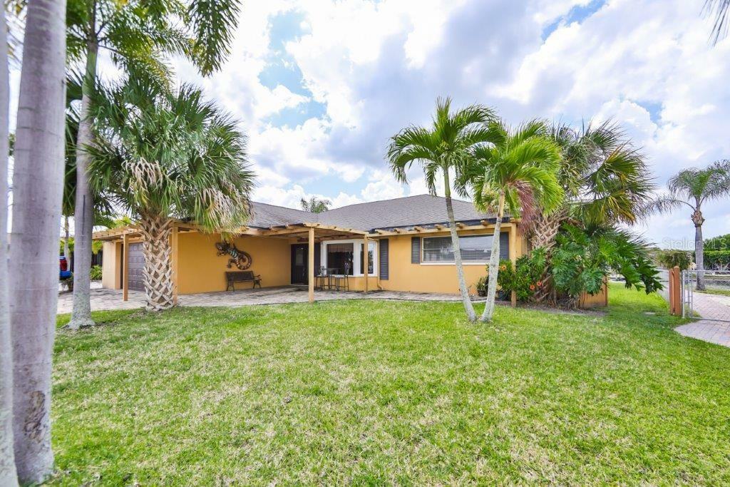 Property Photo:  6405 Lake Sunrise Drive  FL 33572 