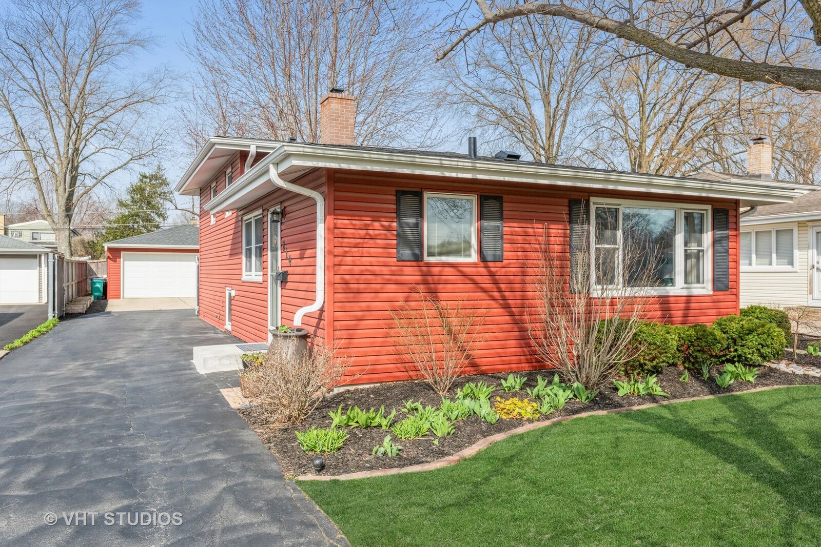 Property Photo:  214 N Stewart Avenue  IL 60148 