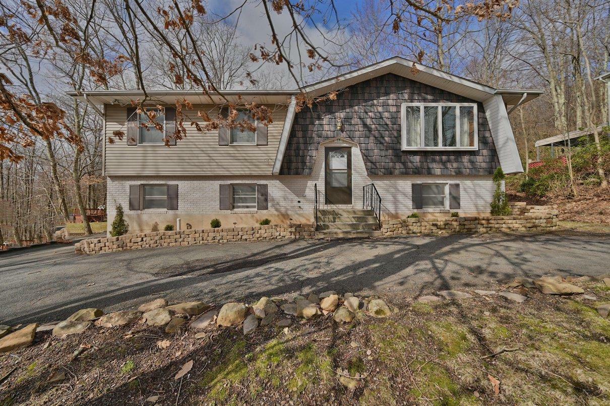 Property Photo:  17 Brunswick Drive  PA 18344 