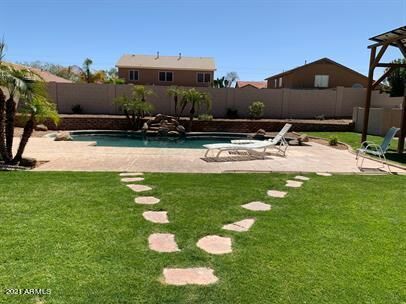 Property Photo:  537 E Lakeview Drive  AZ 85143 